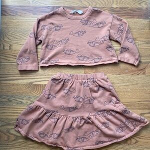 Top and Skirt Fall Set w/ Adorable Seal Print Girls size 6 H&M